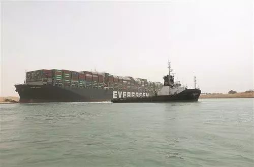 苏伊士运河搁浅货轮因潮汐脱困，谁该为苏伊士运河大塞船损失负责？