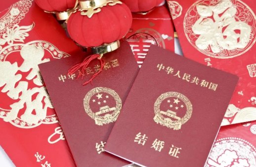 广西通报“夫妇生育15孩”，11人被处理，此事中涉及了哪些法律问题？