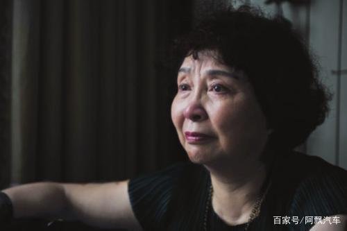 10年前,那个不顾劝阻,执意生下双胞胎女儿的60岁老太,现状如何?