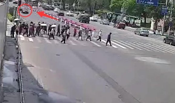 大连劳动公园车祸致4死3伤，此次事故究竟该谁负责？