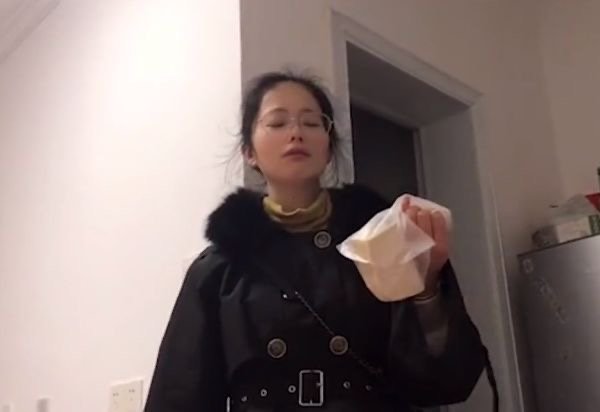 河南一女子得知降薪后进门就哭，你能理解此女子的心情吗？