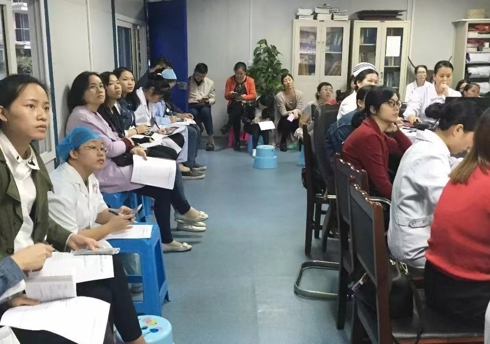 新娘坐婚车内,临出发时仍在谈生意,工作对于你的意义是什么呢?