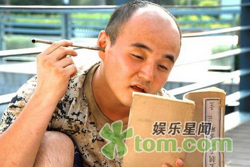 李梓强在电影《笨贼总动员》中扮演谁