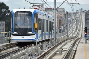 沈阳市民在街头推轻轨,你如何看待市民们的这一行为?