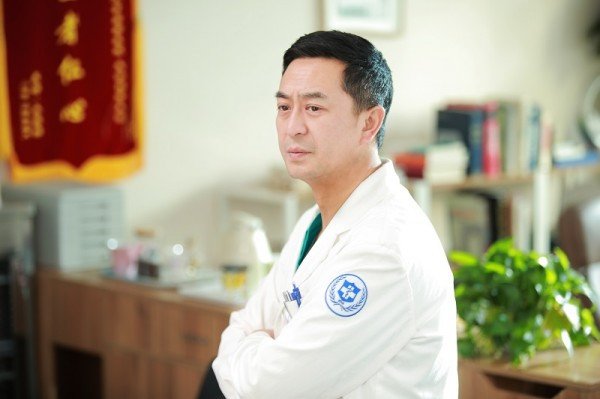 急诊科医生还是散打冠军，网友是如何评价这位医生的？