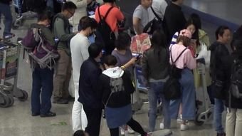 夫妻来沪看病流浪街头， 哽咽接受采访，看到这一幕你有何感触？