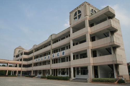 常州一小学因刺鼻气味紧急撤离，到底是怎么回事？