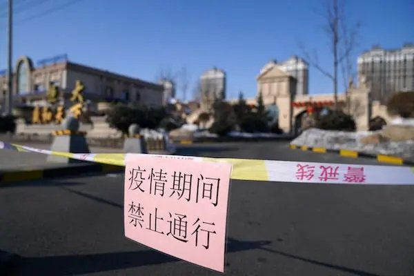 晋江男子谎称买菜实为做工被行拘，网友们为何为这位打工爱好者说情？