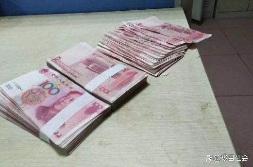 上海某居民从楼上狂撒百元钞票,随后跳下高楼,真相是什么?