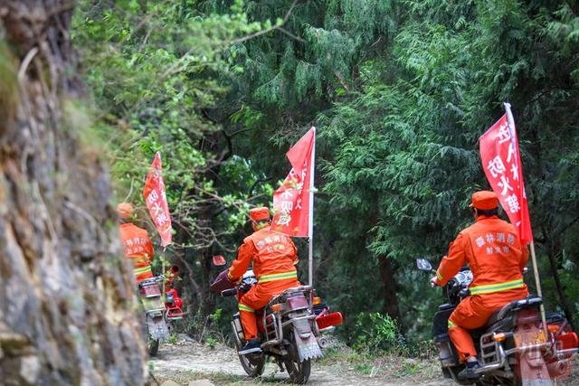 重庆山火救援有摩托车队损失20万，“英雄车队”会否迎来补贴？