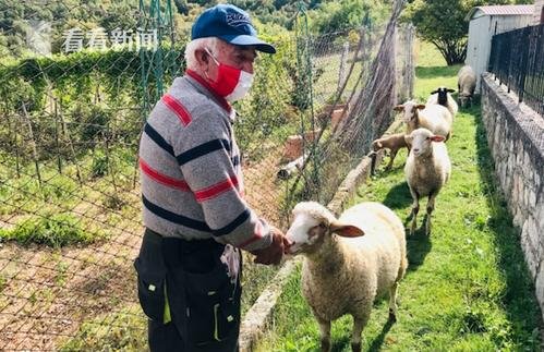 意大利两人小镇坚持戴口罩,这种责任感你有吗?
