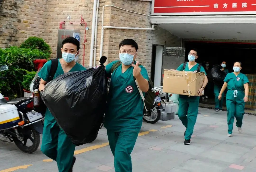 上海浦东等区域封控期间,出租车和公交都暂停了,打120出行吗?