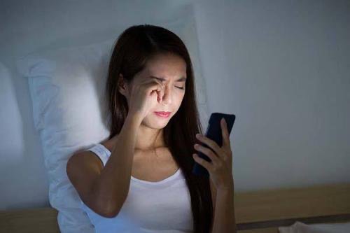我国手机上网人数达9.86亿,你玩手机一般都在干什么?
