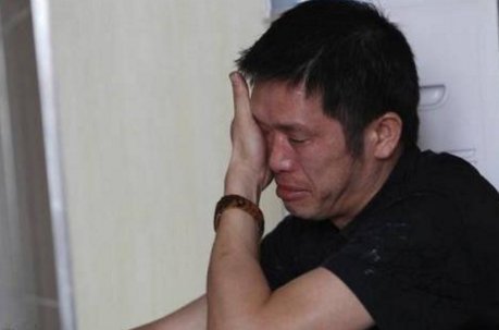 出狱男子在父亲坟前杀死亲姐，他们之间有着怎样的仇怨？