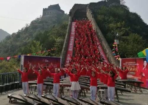 北舞学生在长城跳舞，为祖国送上祝福，对于学生们的表现你有何评价？