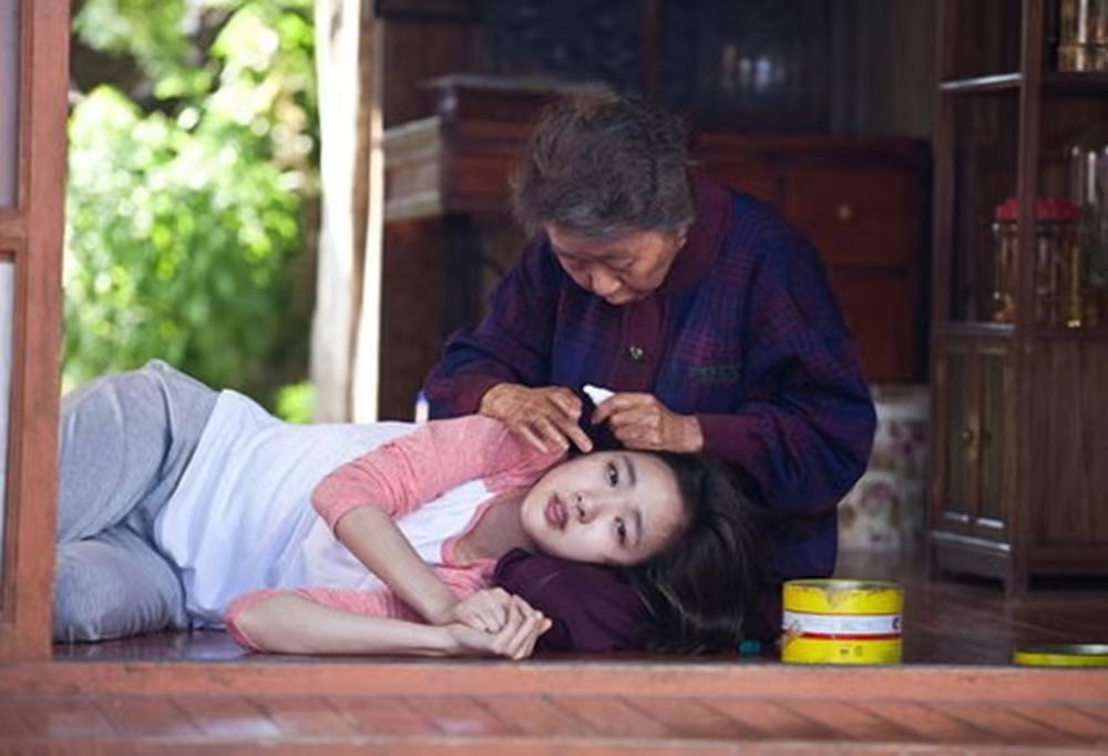 孙女每天用监控和九旬奶奶聊家常,奶奶每次秒回应,二人的互动多有爱?