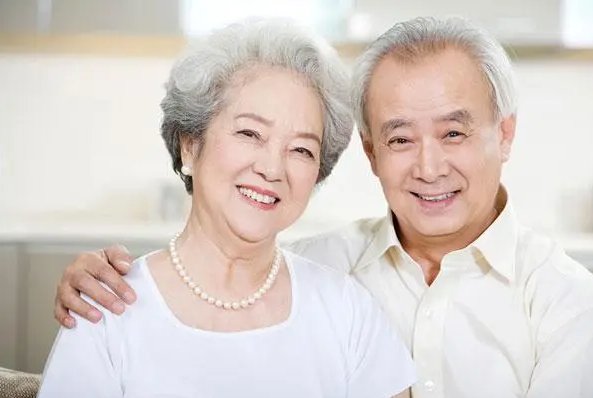 碰到爷爷奶奶在做事,好尴尬,怎么办。过后怎么相处？