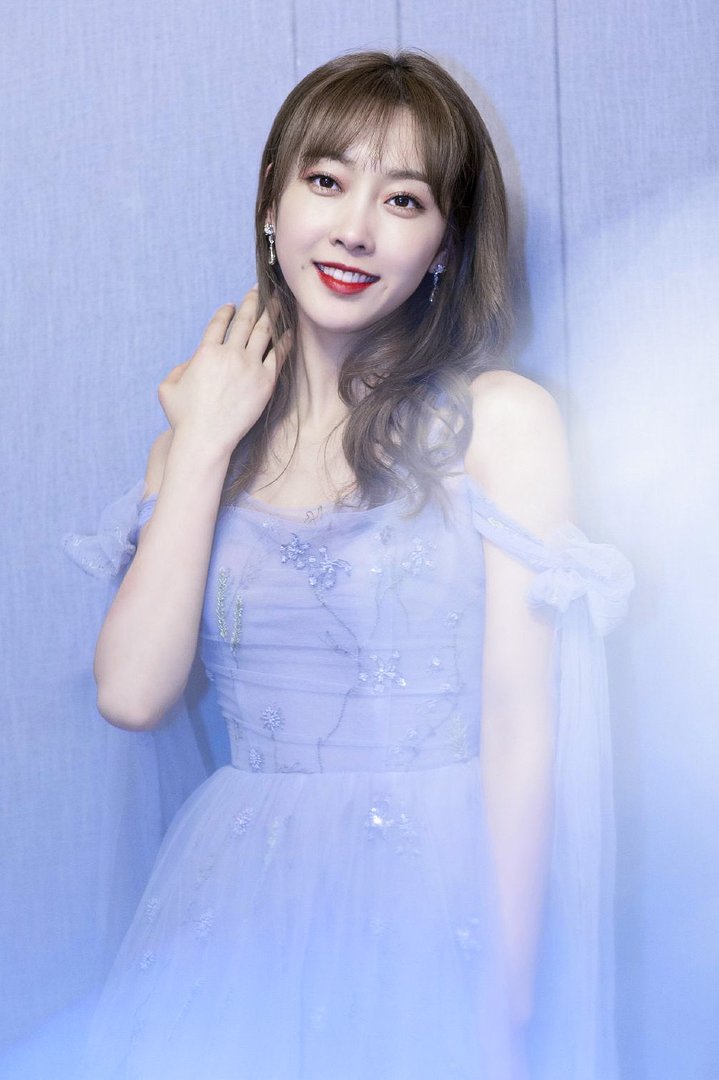 宣璐为什么毕业两所学校有两个大学，她是女团出道的吗？