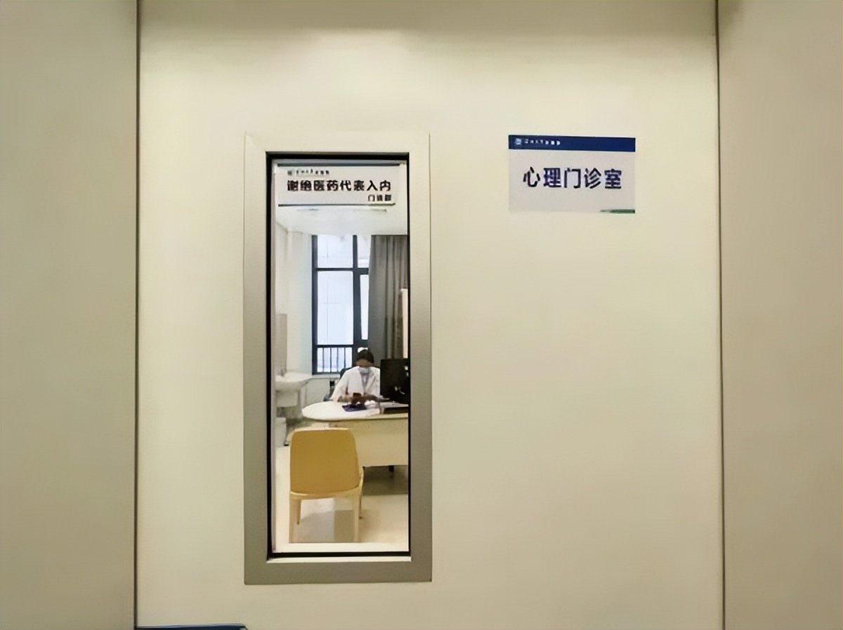 深圳一男人一谈恋爱就呕吐,医生:回避型人际依恋,这种人还能结婚吗?