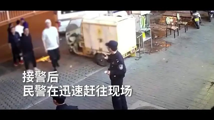保安被男子锁喉，3名路人制止，男子一身酒味被带走！醉酒能免于责罚吗？