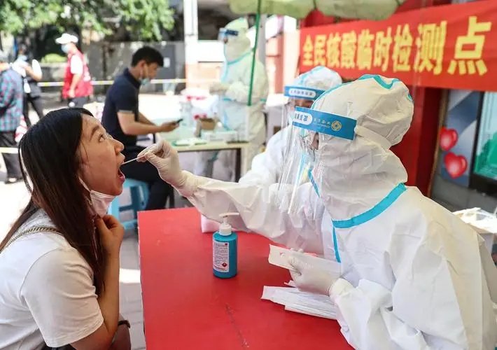 西安市民做完核酸可领熊猫贴纸,这熊猫核酸贴纸有什么作用?