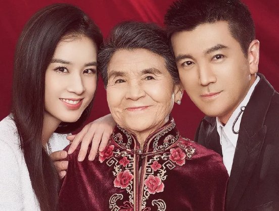 杨子说集团第一笔资金是他妈妈做衣服赚来的，他的妈妈一生有多传奇？