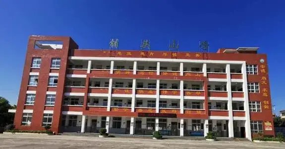 莆田铺头小学有18名学生感染，小孩的治疗方案和大人是一样的吗？