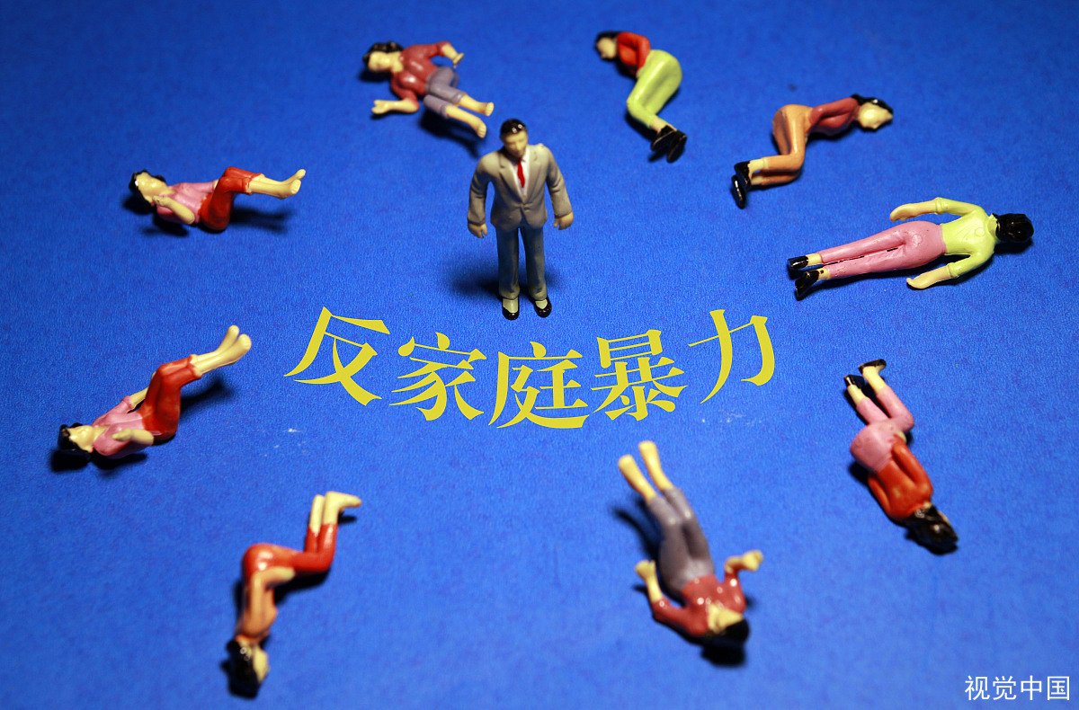 百万粉丝美女遭男友家暴入院，谈恋爱中遇到家暴的男友应该怎么办？