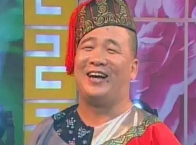 当红的时候拒拜赵本山为师，搭档李咏上过春晚，如今孙小宝怎么样了？