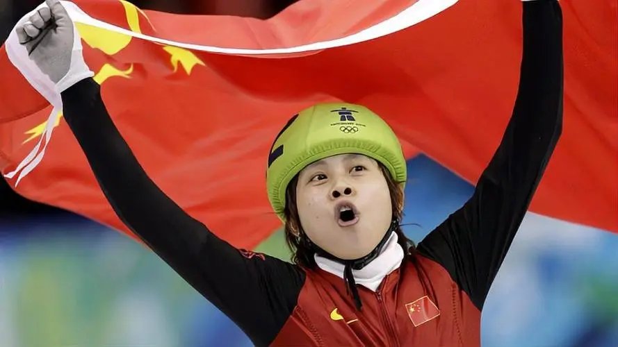 王濛说“自己是场外吉祥物濛墩墩”,王濛为何金句频出?