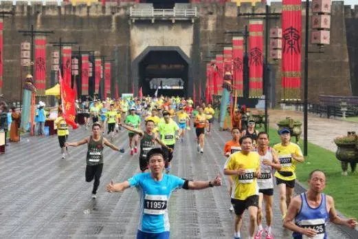起跑前2小时赛事熔断,横店马拉松凌晨突然宣布赛事延期,原因是什么呢?