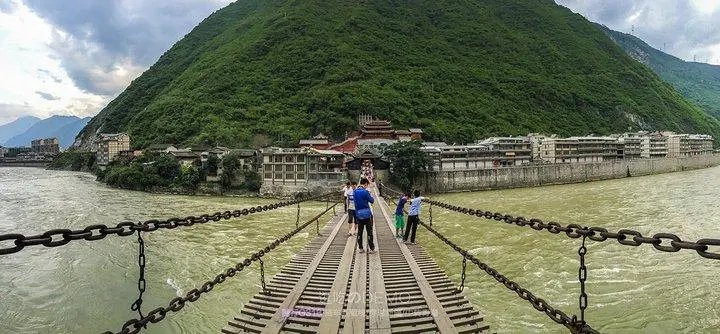 有游客从泸定桥坠入大渡河？确有其事！这位游客的现状如何？