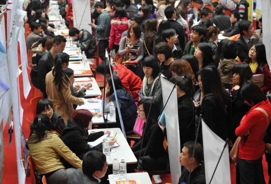广东女子待业半年面试22家公司引发热议,你求职过程中遇到过哪些困难?
