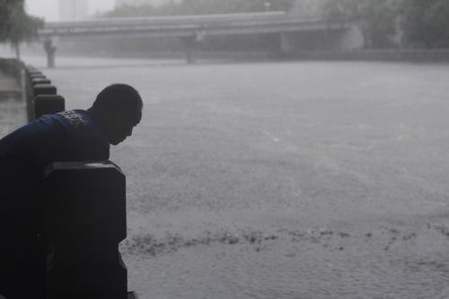 北京发布6个预警，人们照预警情况来看是否还能出行？
