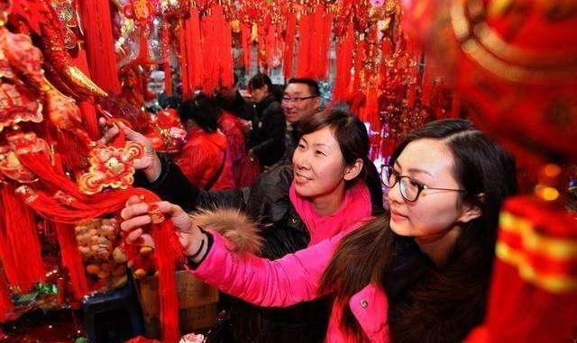 “娘亲舅大”这一习俗,是说舅舅的地位大于叔伯吗?