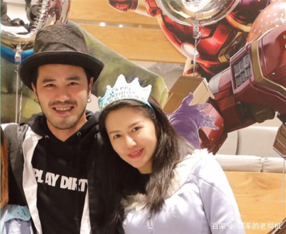 谭维维一家四口罕见同框,她和丈夫当初是如何相识的?