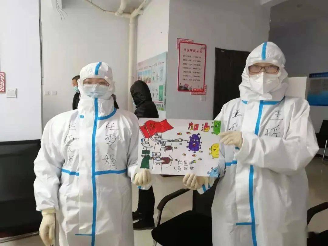 西安火车站大批乘客排队离开,多为大学生和游客,出行时需做好哪些防护?