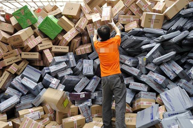 快递员在快递盒子上写诅咒话语，具体是什么情况？