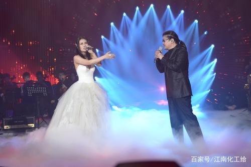 如何看待袁娅维随刘欢一起退出《中国好声音》?