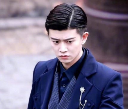 任嘉伦、李沁新剧《请君》上线,这部剧主要讲述的是什么故事?