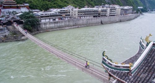 有游客从泸定桥坠入大渡河?确有其事!这位游客的现状如何?