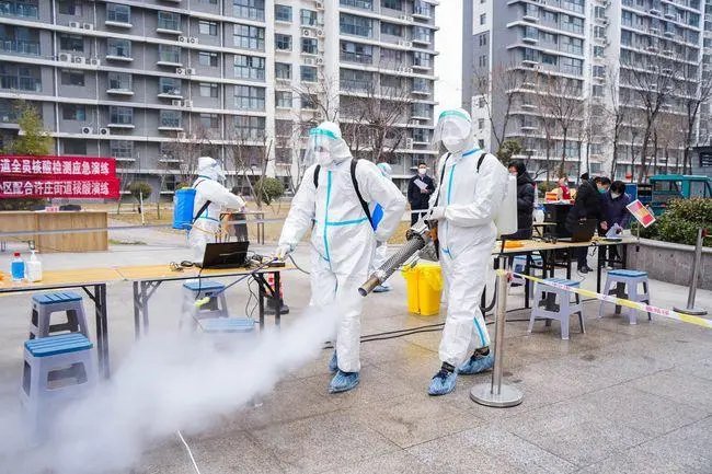 违反防疫规定，女子未做核酸超4天并拒扫场所码被拘，带来了哪些警示？