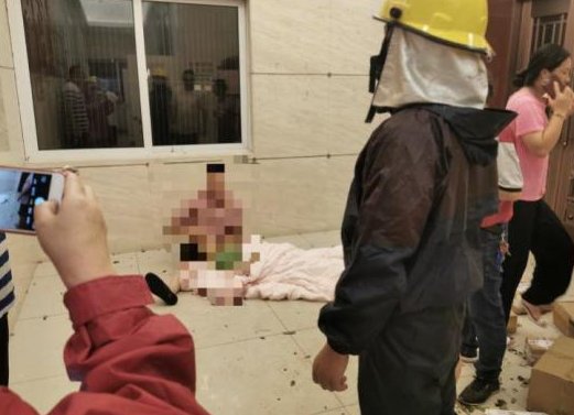 警方通报老人台风天关窗坠亡，是否和楼房质量有关？