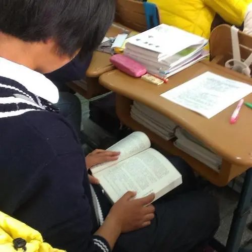 江苏3学生坠楼,附近书店下架玄幻小说,你如何看待这件事?