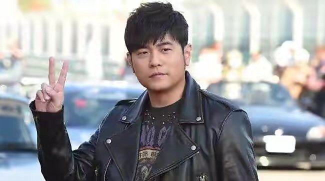 周杰伦发文晒新歌歌词，他是怎么成为歌神的？