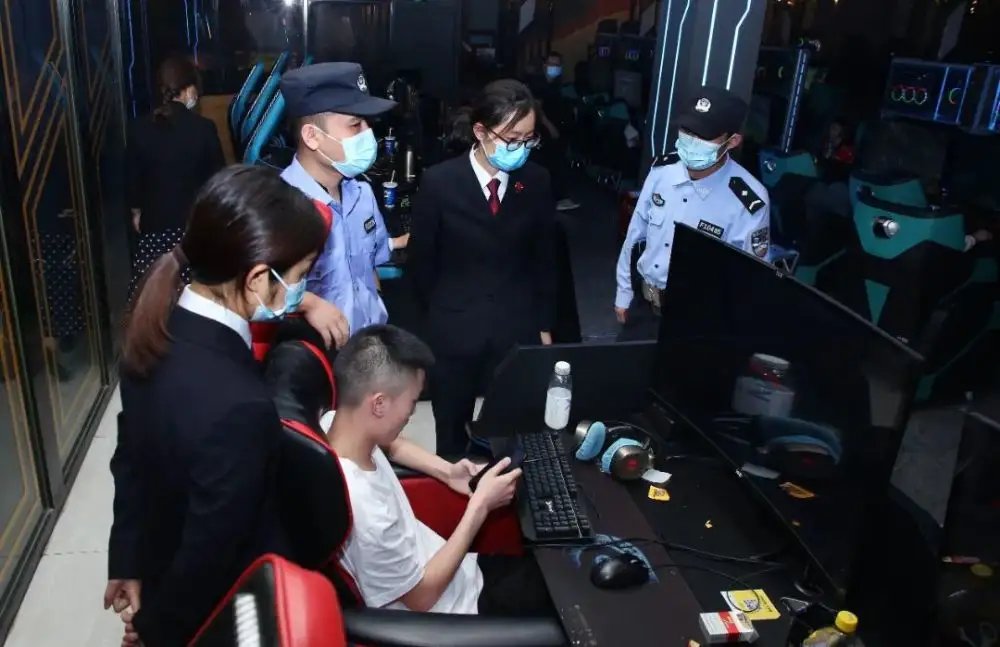 山东一地强迫未成年少女有偿陪侍,5人已被刑拘!这些人会被怎么判?