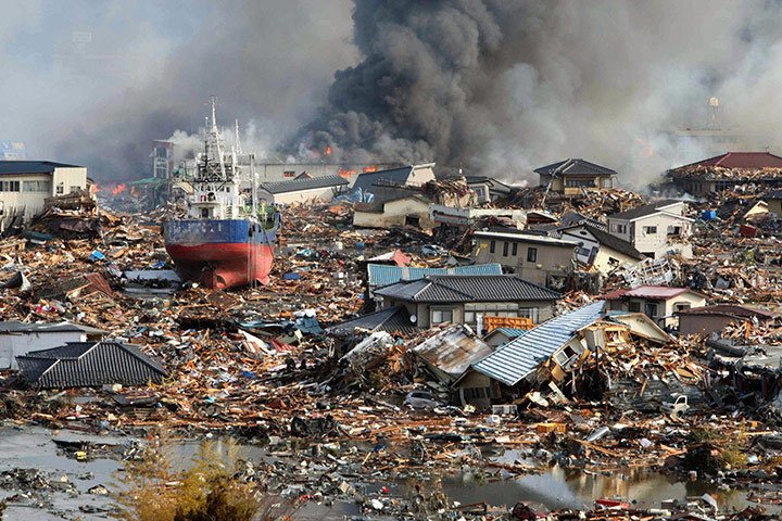 四川汶川地震震中,居民淡定吃烧烤,遇到地震该如何紧急避险?