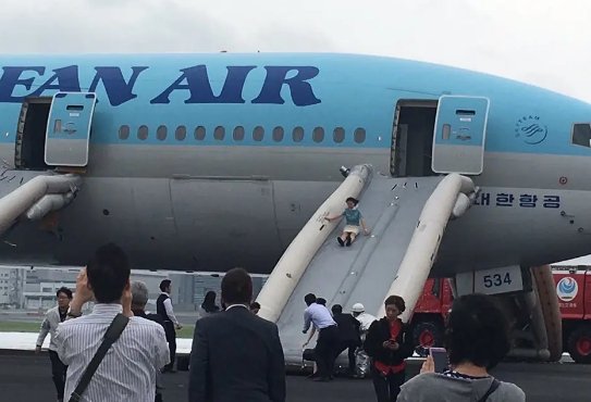 大韩航空一客机在菲律宾着陆时偏出跑道,无人受伤,机长是否存在重大失误?