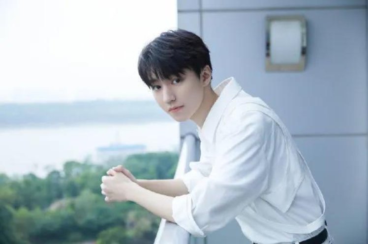 李俊濠说做不了幕前可以做幕后,你觉得他心态如何?