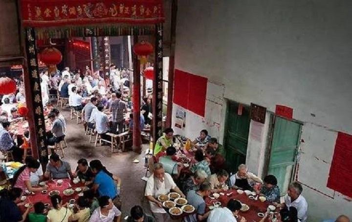 “娘亲舅大”这一习俗，是说舅舅的地位大于叔伯吗？